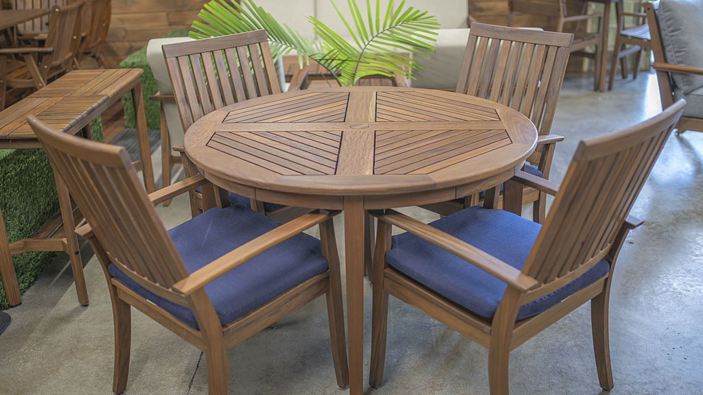 Ipe round 4 person dining set. Wood Furniture Store Champaign IL