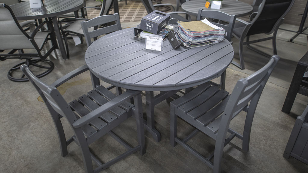 4 person round dining table and chairs. champaign il store