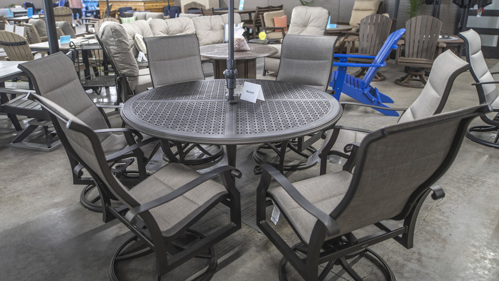 6 person dining in round aluminum table swivels sling chairs. champaign il store