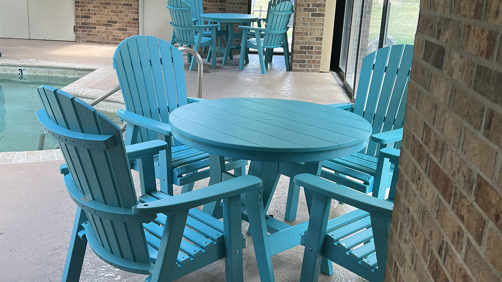 Dining Sets Poolside. Clarion Pointe Racine WI commercial furniture customer.